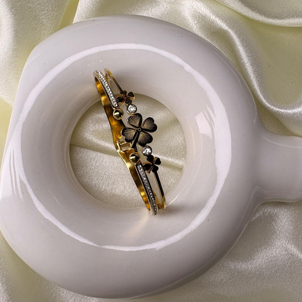 Clover Flower Kada – Bracelet