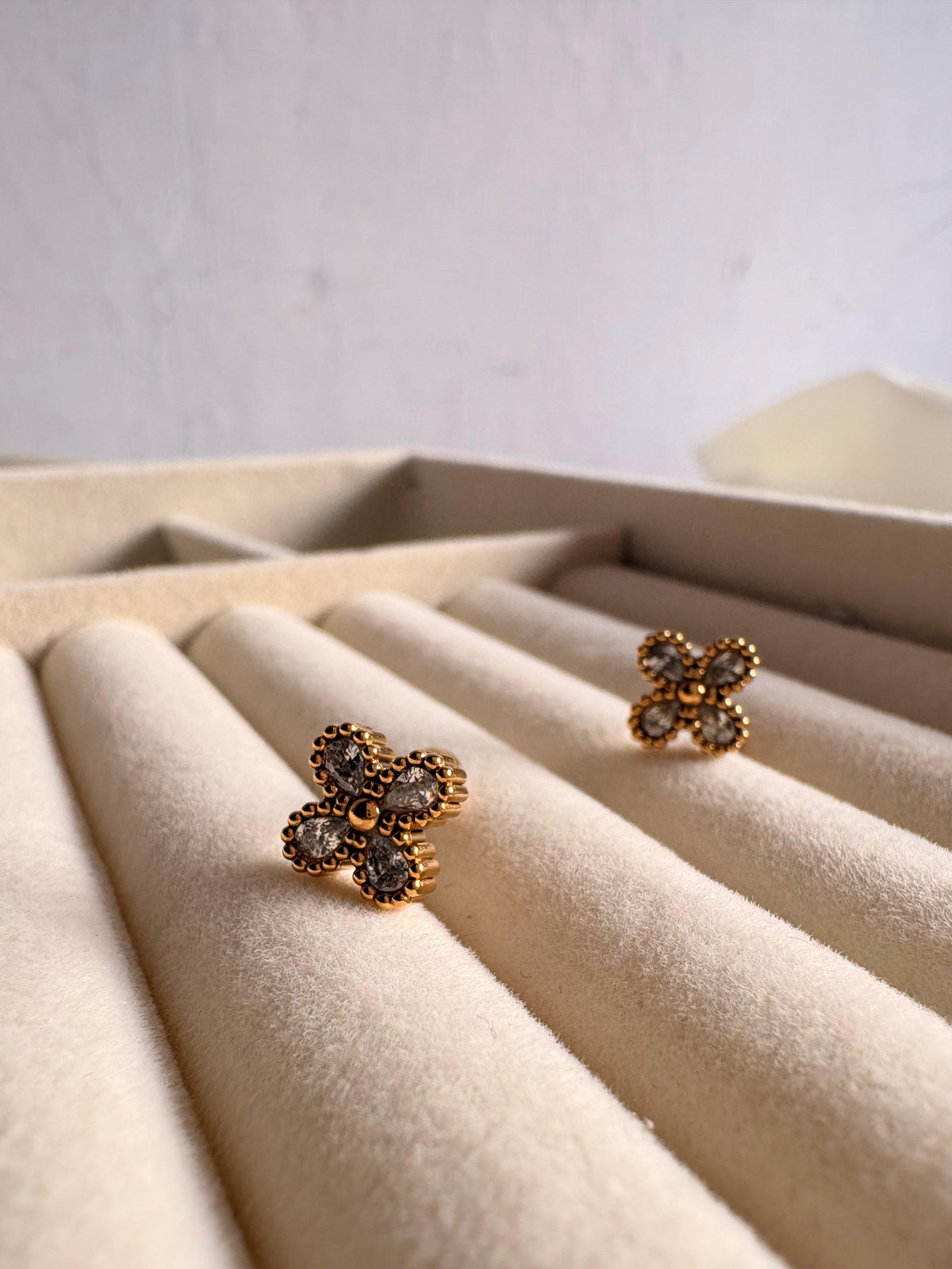 Flower Ball Back Studs